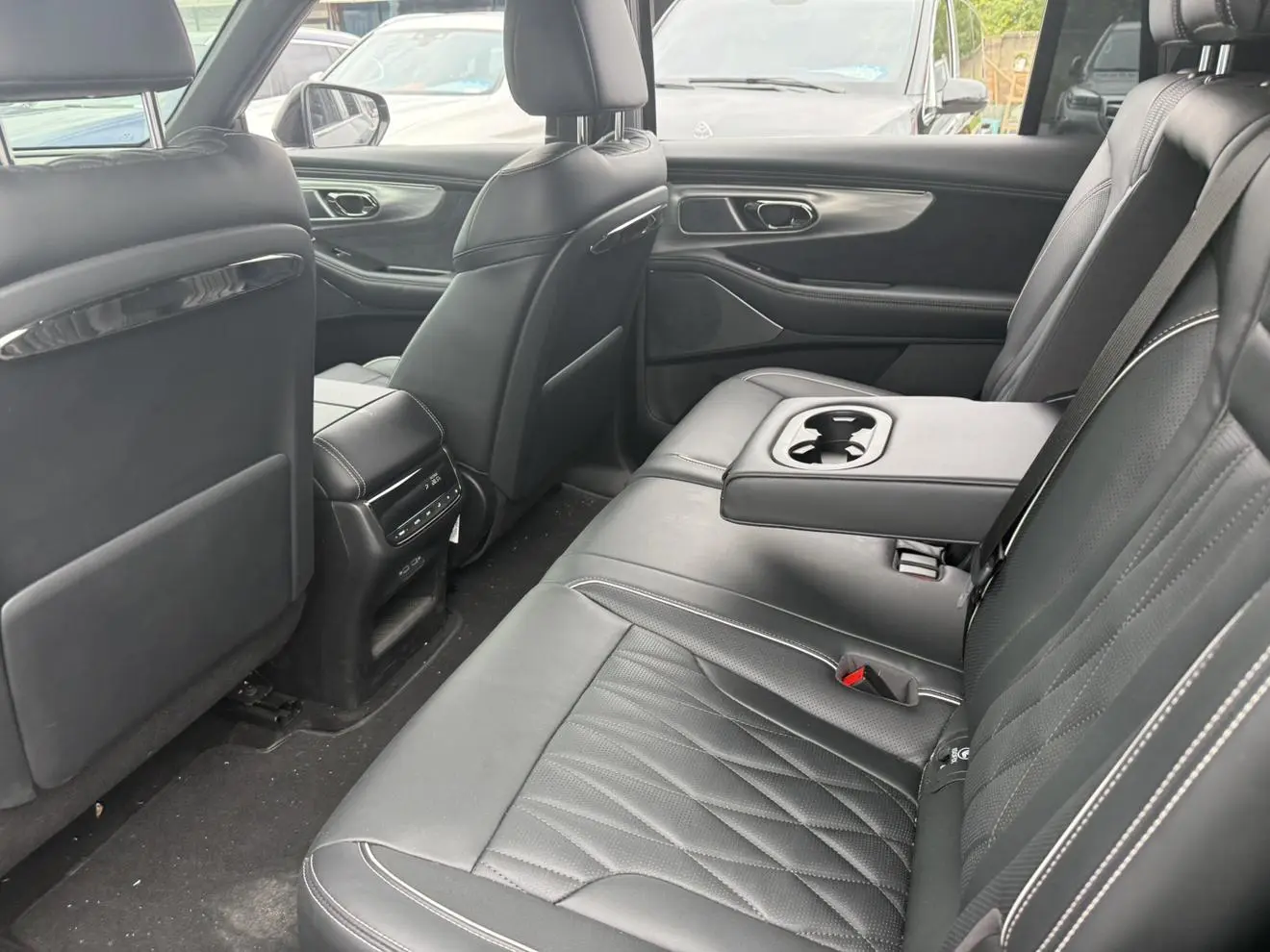 GAC Trumpchi GS8 Dual engine series 2.0TM hybrid four-wheel drive Premium Edition 7-seater