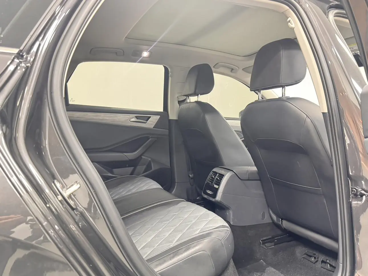 Volkswagen Sagitar 300TSI DSG Beyond Edition