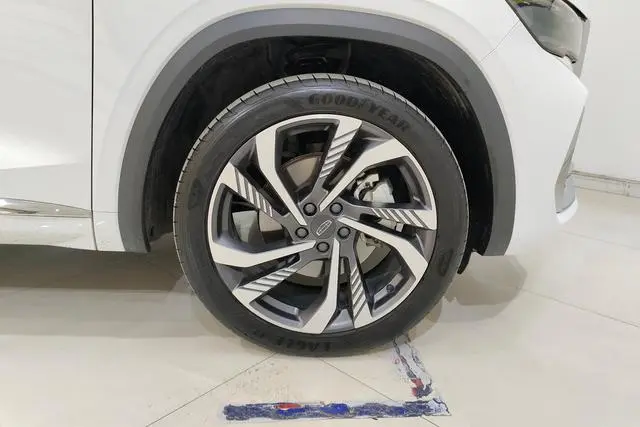 Geely Xingyue L 2.0TD high-power automatic two-wheel drive Skyrim version