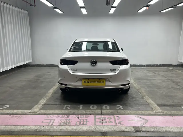 Mazda Mazda 3 Angkesaila 2.0L automatic quality dazzling version