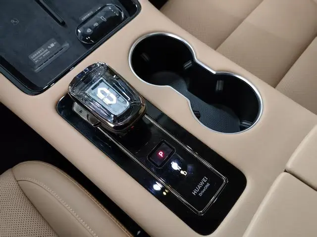 AITO Ask the world M5 Extended range Max RS four-wheel drive high-end smart driving version