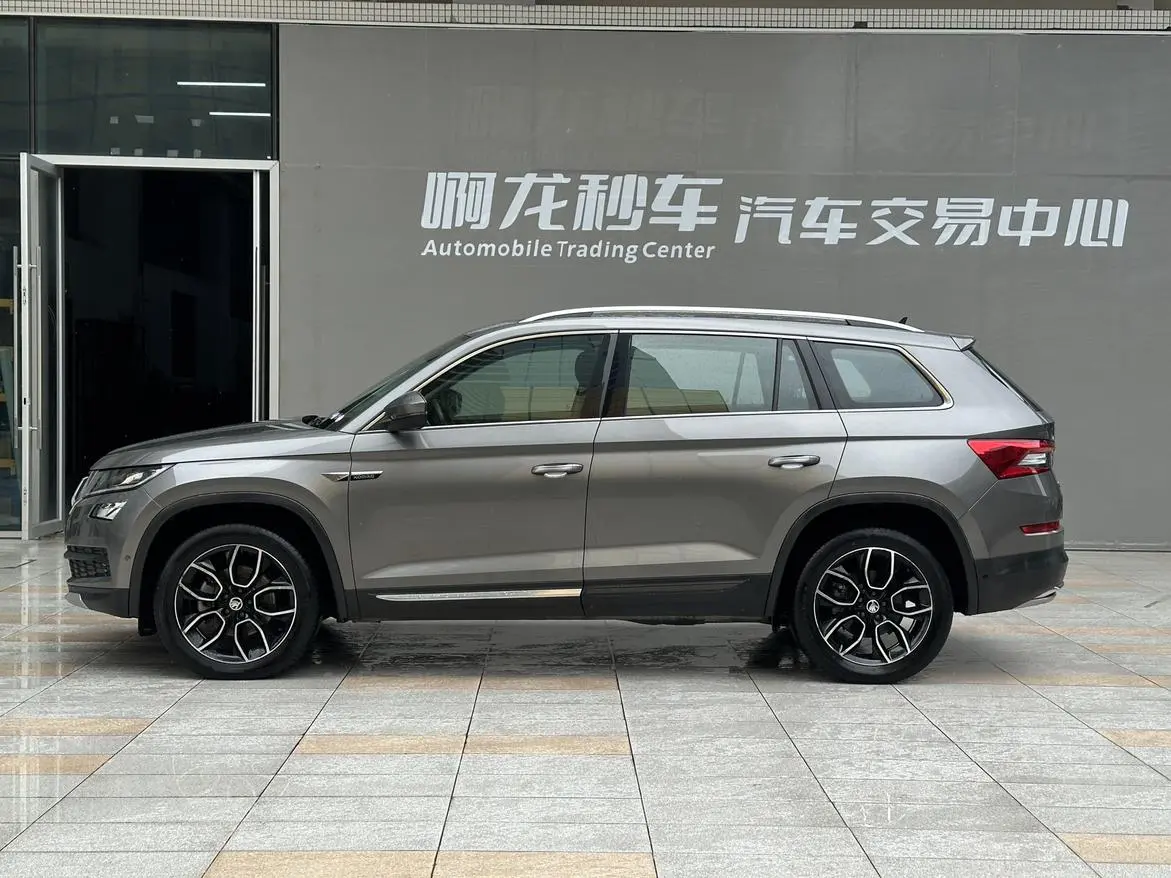 Skoda Kodiak Facelifted ZI330 7-seater two-wheel drive luxury premium edition Country VI