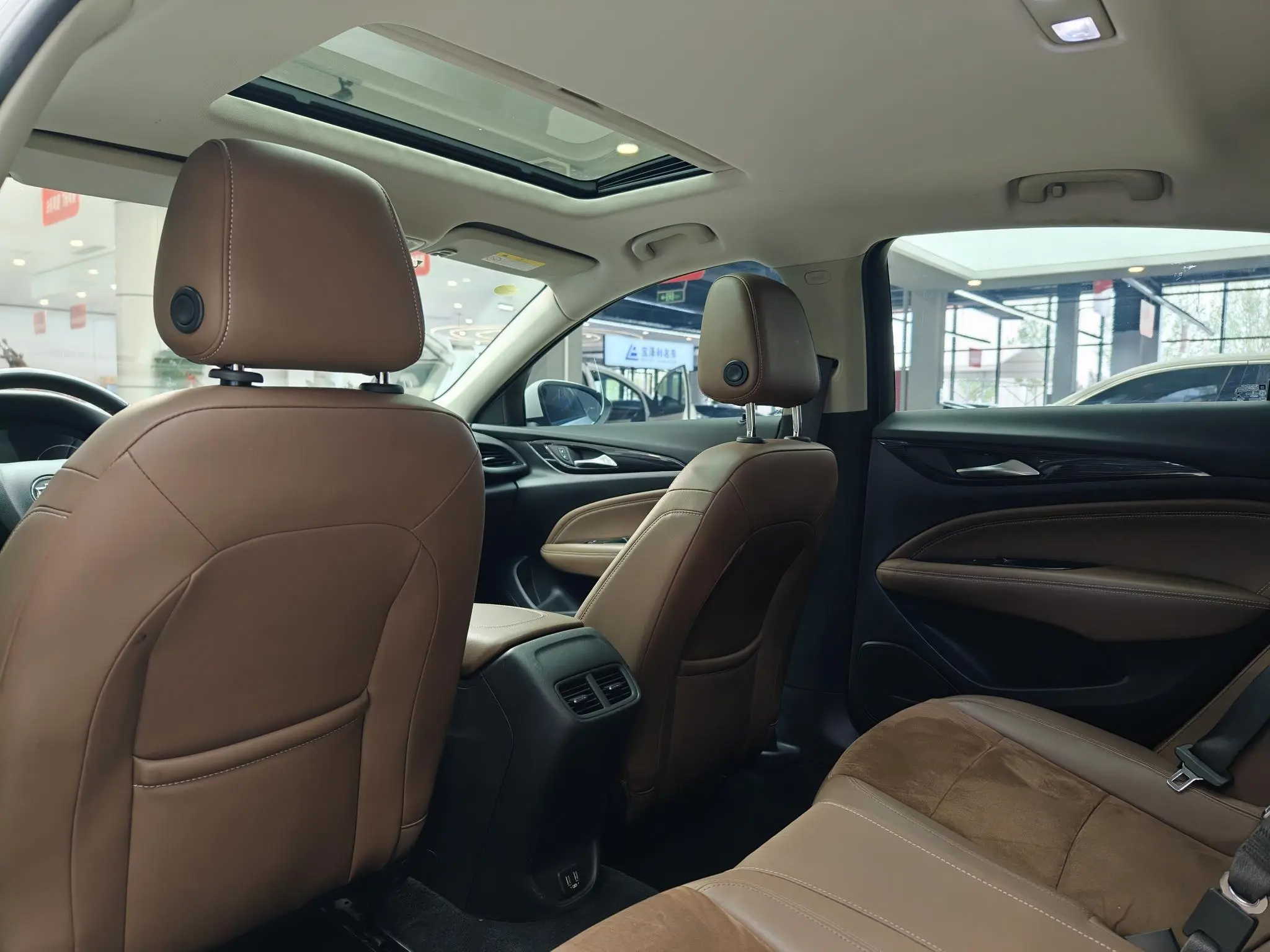 Buick Regal 552T luxury