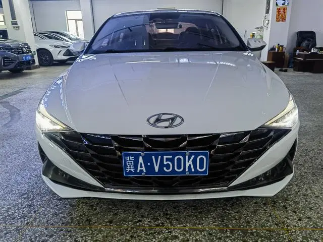 Hyundai Elantra 1.5L CVT LUX Premium Edition
