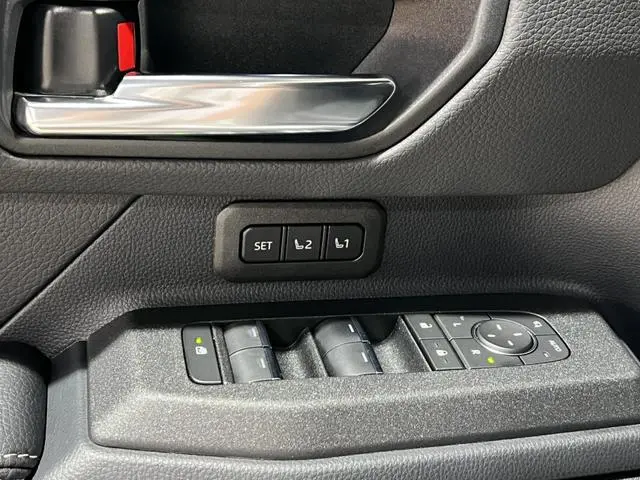 TOYOTA Prado 2.4T dual-engine Hummer WX version 6-seater
