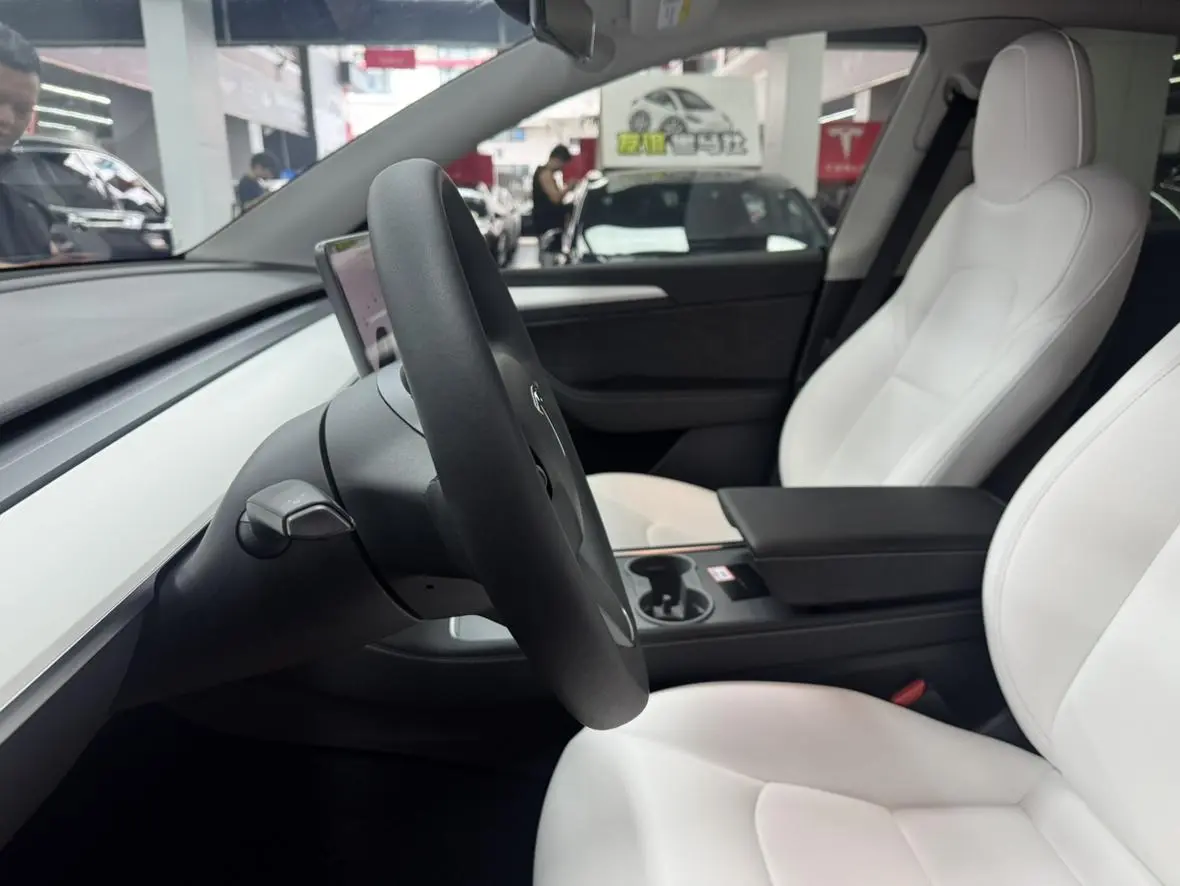 Tesla Model Y Standard battery life, rear-wheel drive version
