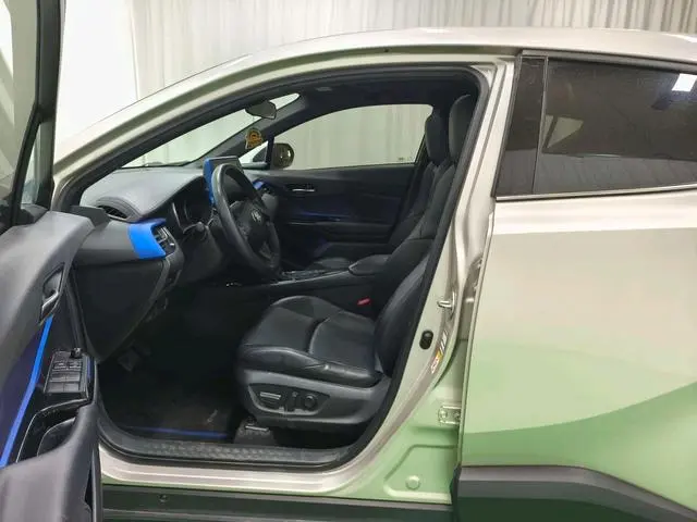 TOYOTA Toyota C-HR 2.0L Leading version