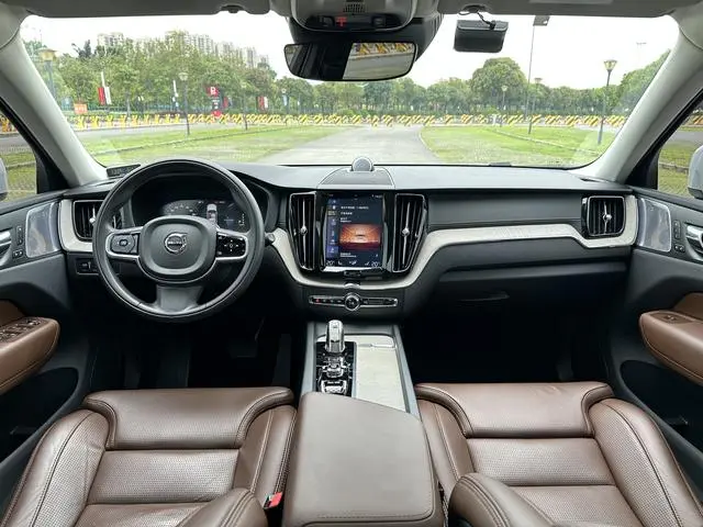 Volvo Volvo XC60 PHEV T8 E-drive Hybrid Zhizun Deluxe Edition Country V