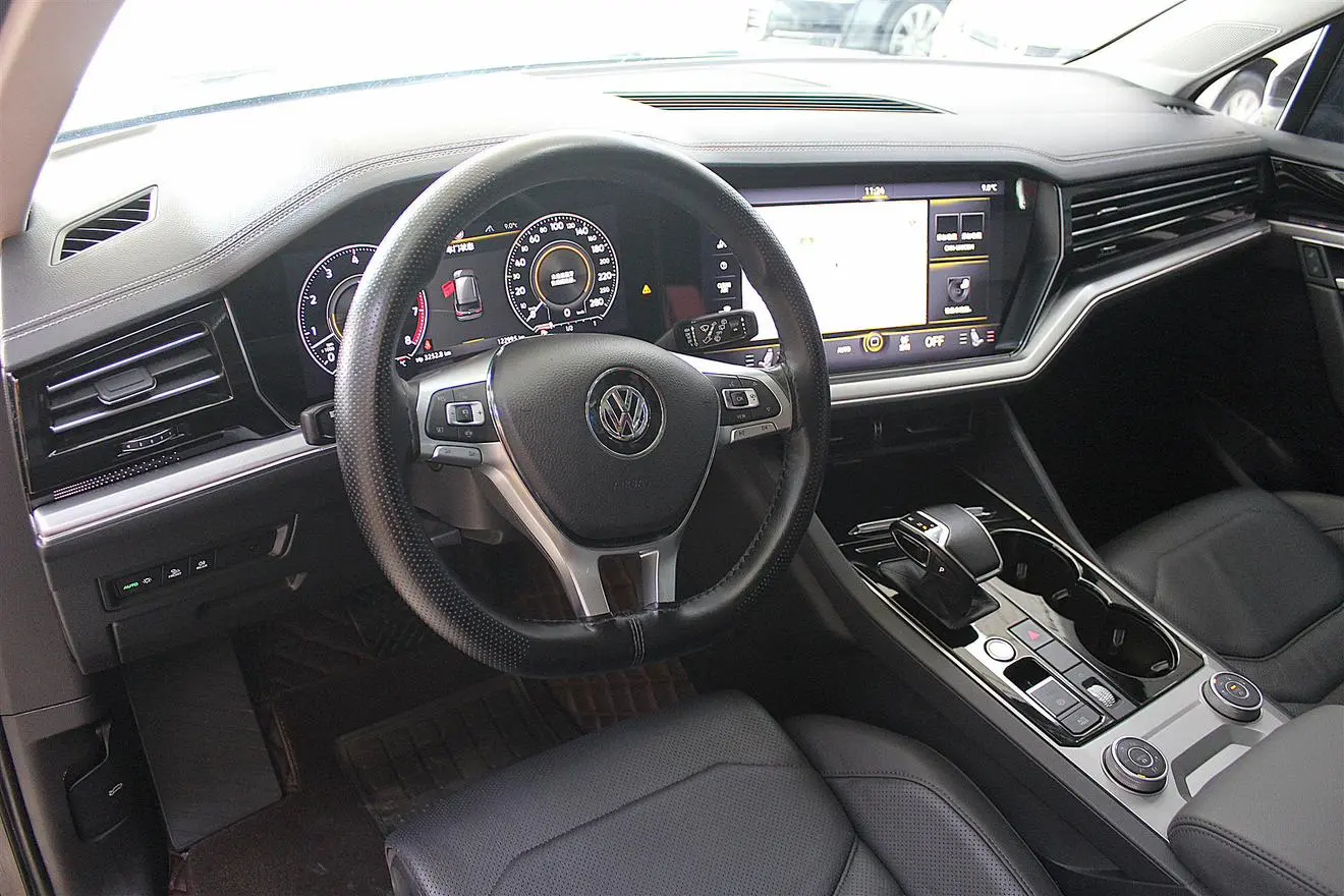Volkswagen Touareg 3.0 TSI Sharp Front Version Country VI