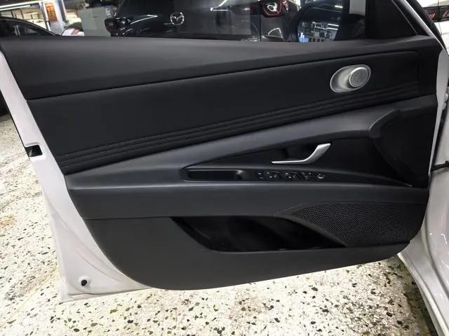 Hyundai Elantra 1.5L CVT LUX Premium Edition