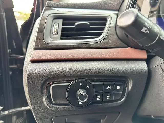 GAC Trumpchi GS8 320T two-wheel drive luxury Zhilian Edition 7 seats