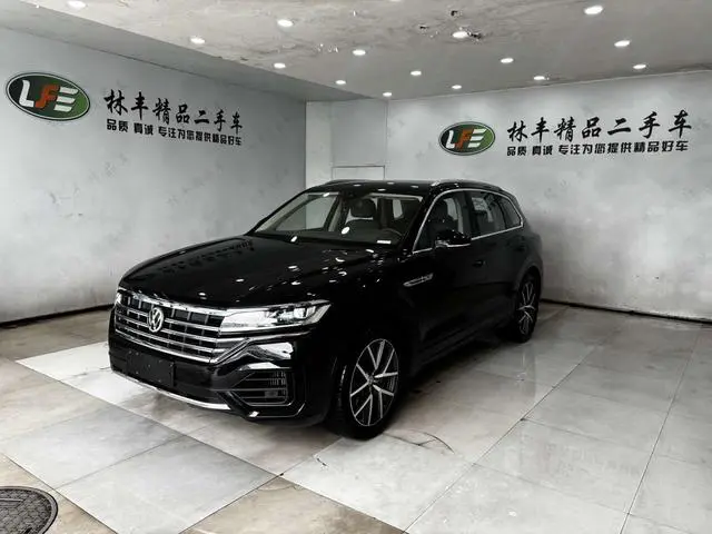 Volkswagen Touareg 3.0 TSI Sharp Front Version Country V