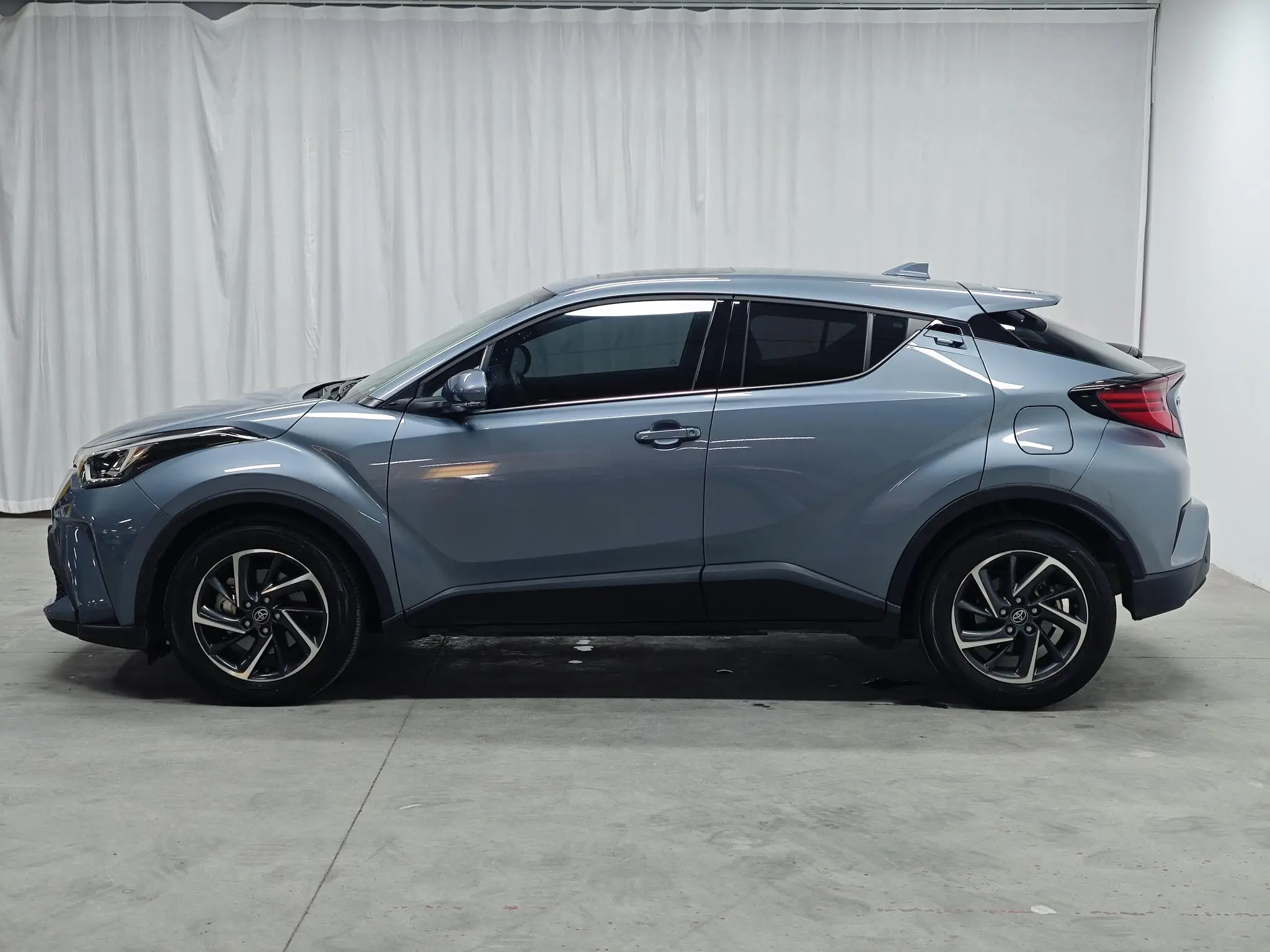 TOYOTA Toyota C-HR 2.0L Deluxe Edition