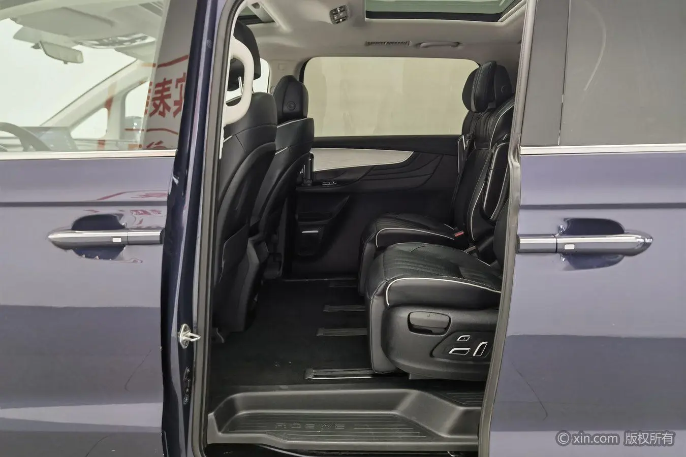 Roewe Roewe iMAX8 400TGI Reunion Edition