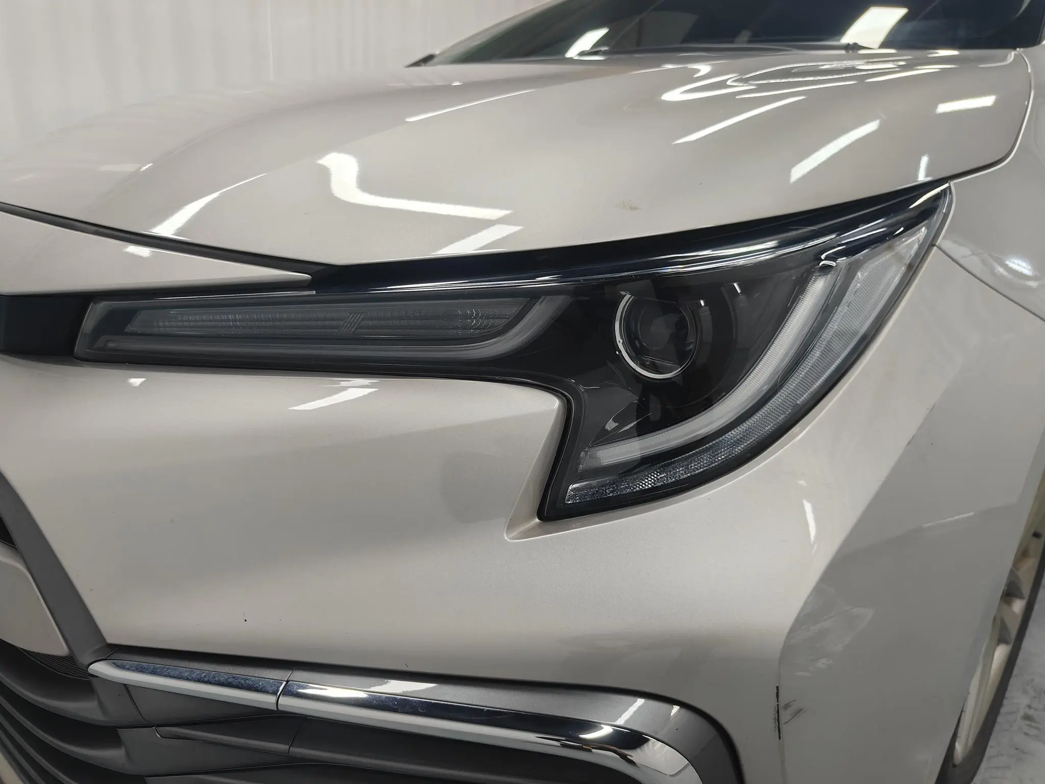TOYOTA Ling Shang 2.0L Leading version