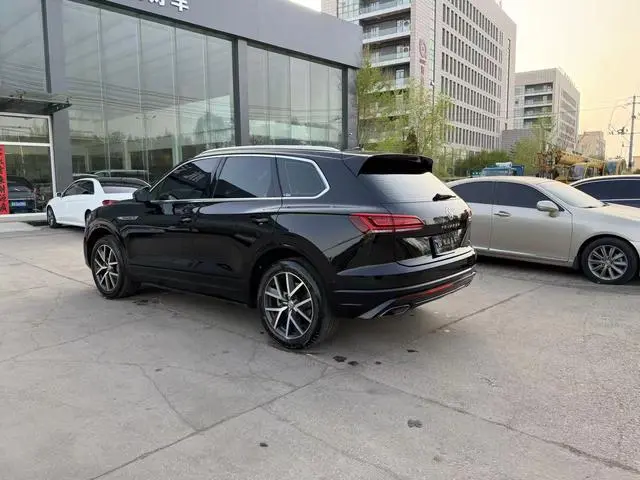 Volkswagen Touareg 3.0 TSI Sharp Front Version Country V