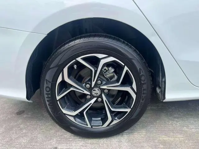 MG MG5 180DVVT CVT Youth Deluxe Edition