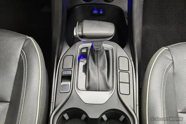 Hyundai Shengda 2.0T automatic two-wheel drive intelligent 7-seater