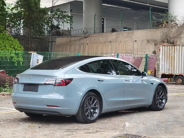 Tesla Model 3 Upgraded version of standard battery life rear drive