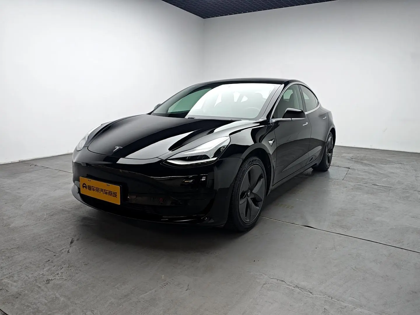 Tesla Model 3 Upgraded version of standard battery life rear drive