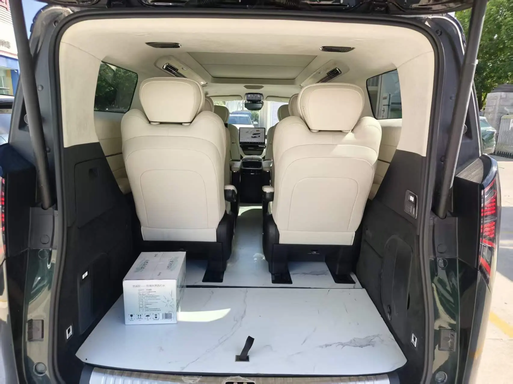 Geely Galaxy Wing true L380 805km four-wheel drive ultimate edition