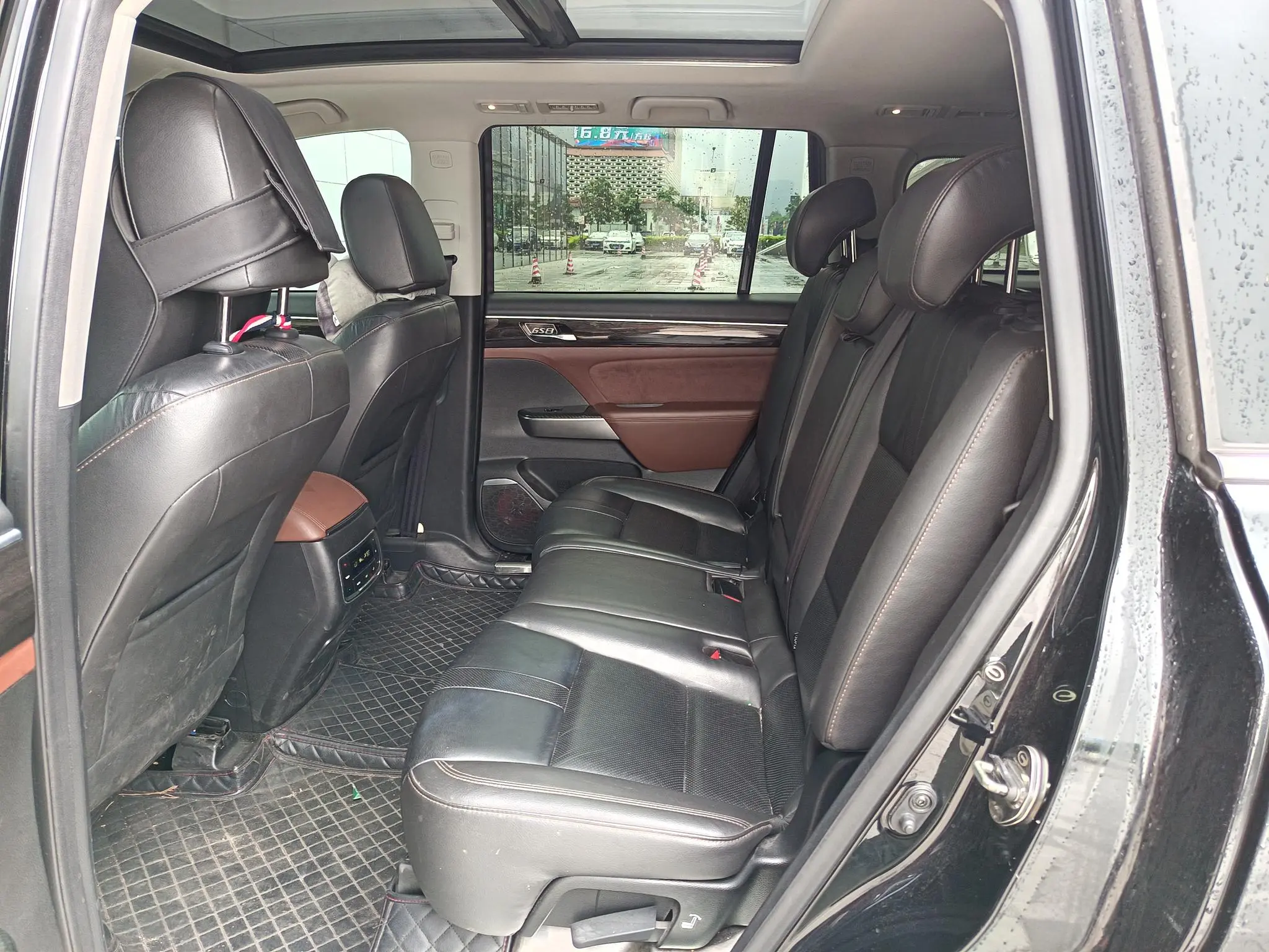 GAC Trumpchi GS8 320T two-wheel drive deluxe edition 7 seats