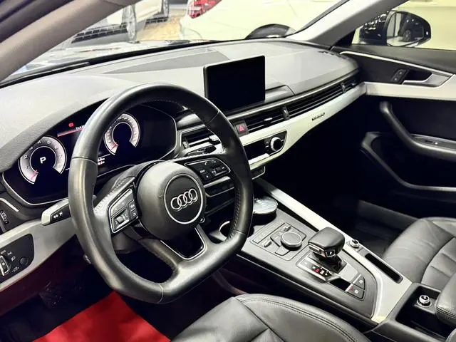 Audi Audi A4L 45 TFSI quattro personality sports version Country V