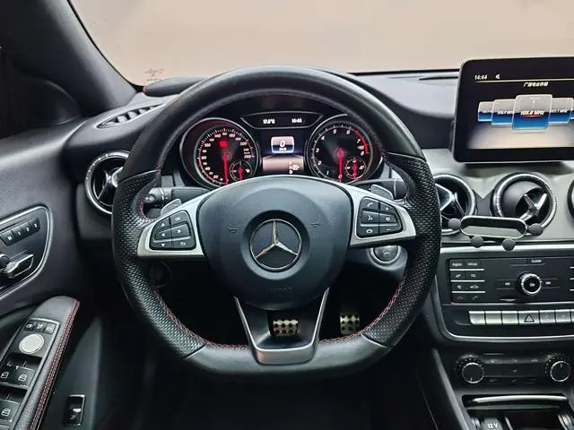 Mercedes-Benz Mercedes-Benz CLA CLA 220 4MATIC