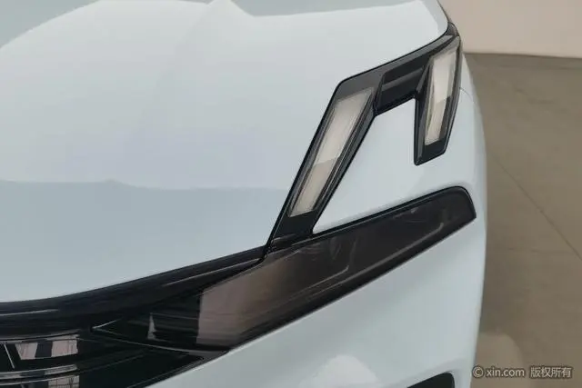 LYNK & CO Lynk & Co. 06 EM-P EM-P 126 long battery life Halo