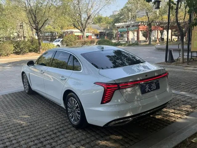Hongqi Hongqi H5 1.5T DCT Zhilian Flag Rhyme Version