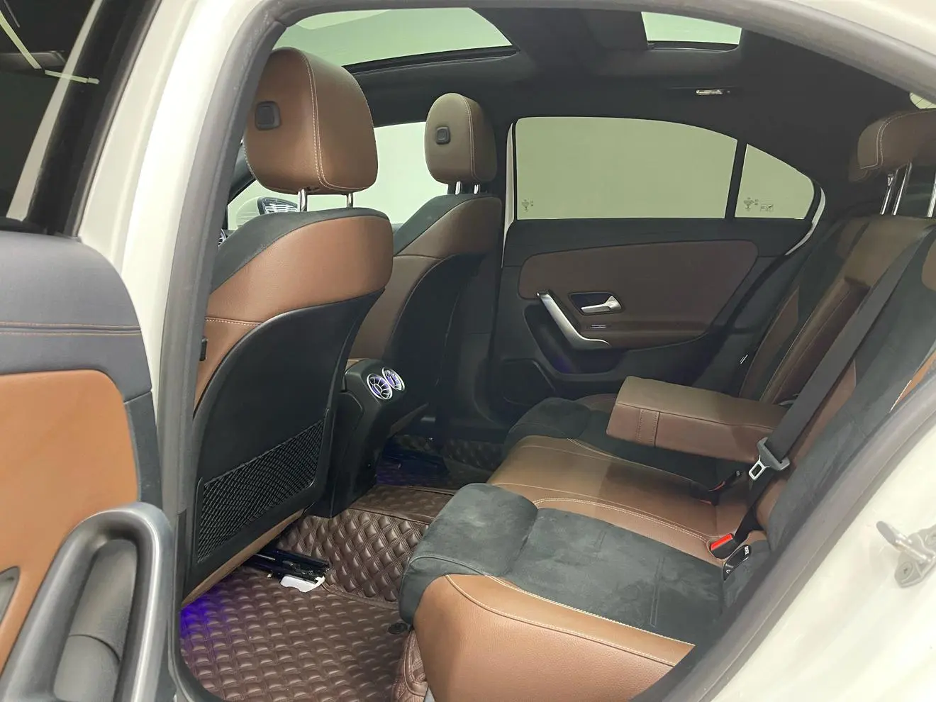 Mercedes-Benz Mercedes-Benz A-class A 200 L sports sedan fashion Version