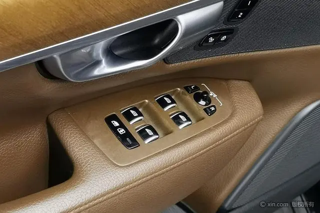 Volvo Volvo S90 PHEV 2.0 T T8 E-drive Hybrid Zhiyi Deluxe Edition