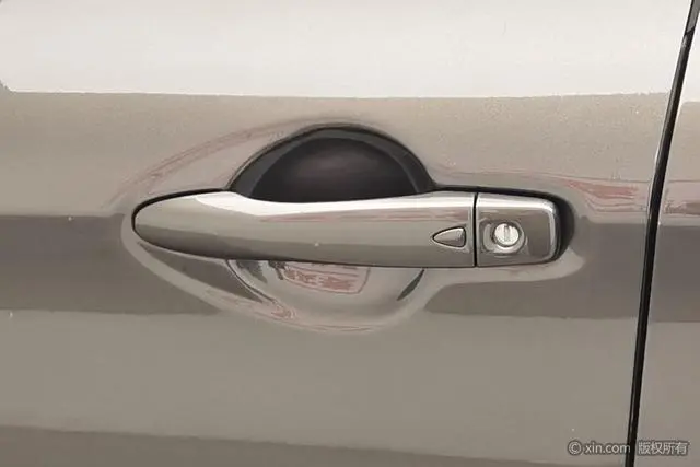 Nissan Qashqai 2.0L CVT Deluxe Edition