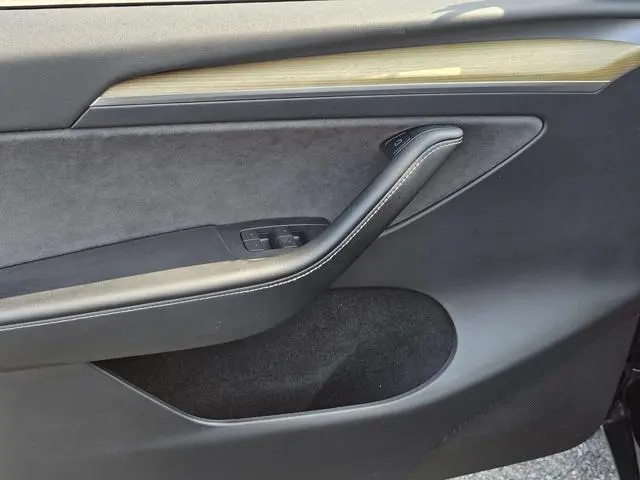 Tesla Model Y Facelifted rear-wheel drive version