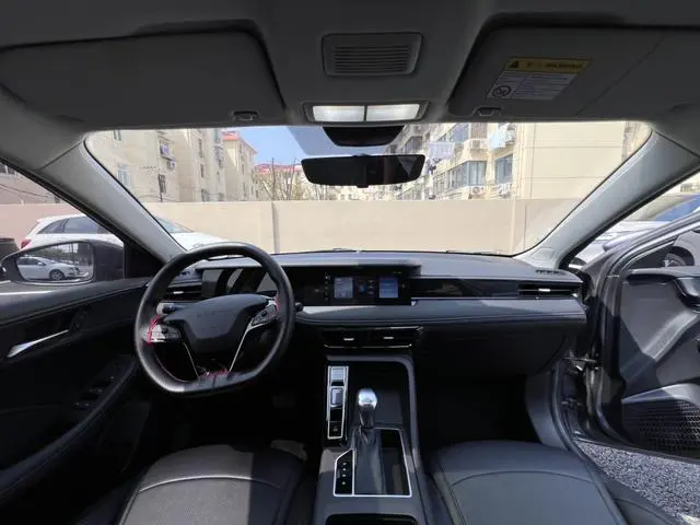 Roewe Roewe i5 1.5L CVT Deluxe Edition