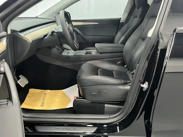 Tesla Model Y Performance high-performance all-wheel drive version