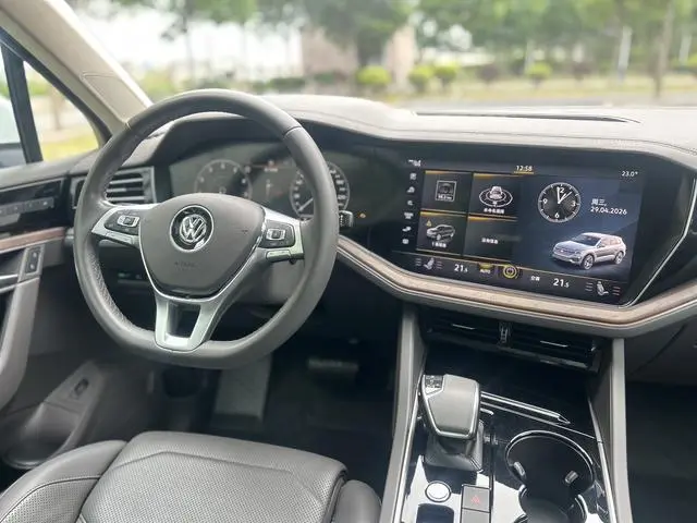 Volkswagen Touareg 3.0 TSI Sharp Front Version Country V