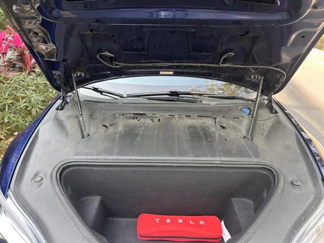 Tesla Model S 75D Standard battery life version