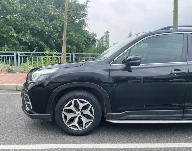 Subaru FORESTER Forester 2.0i Deluxe Edition EyeSight