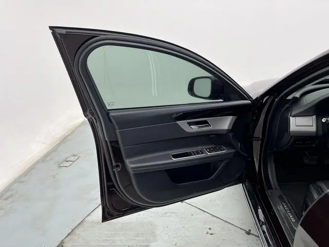 Jaguar Jaguar XFL 2.0T P200 two-wheel drive Elite Edition