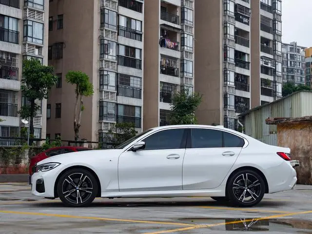 BMW BMW 3 Series Facelift 325i M sports suit