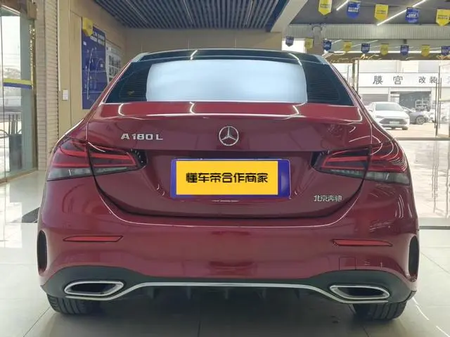 Mercedes-Benz Mercedes-Benz A-class Facelift A 180 L sports sedan
