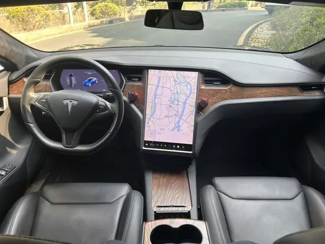 Tesla Model S 75D Standard battery life version