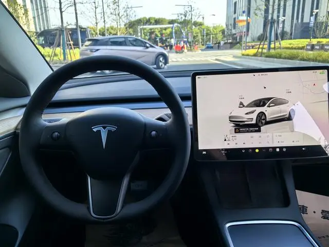 Tesla Model 3 Upgraded version of standard battery life rear drive