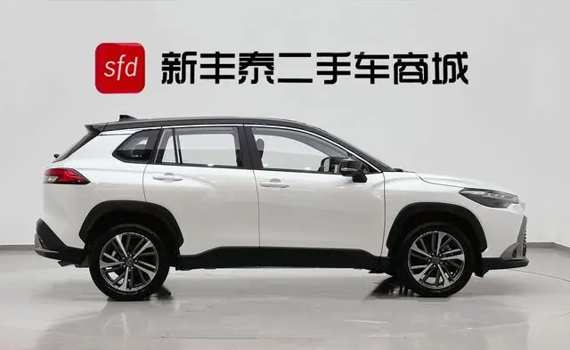 TOYOTA Fenglanda 2.0L CVT Deluxe PLUS Edition