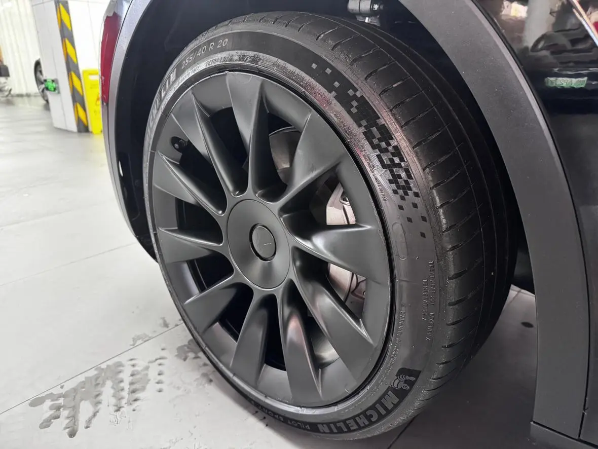 Tesla Model Y Standard battery life, rear-wheel drive version