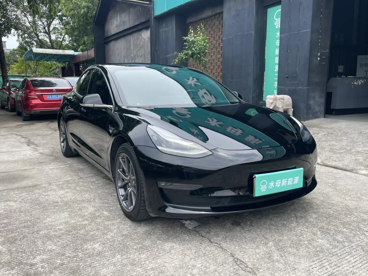 Tesla Model 3 Long battery life, rear-wheel drive version