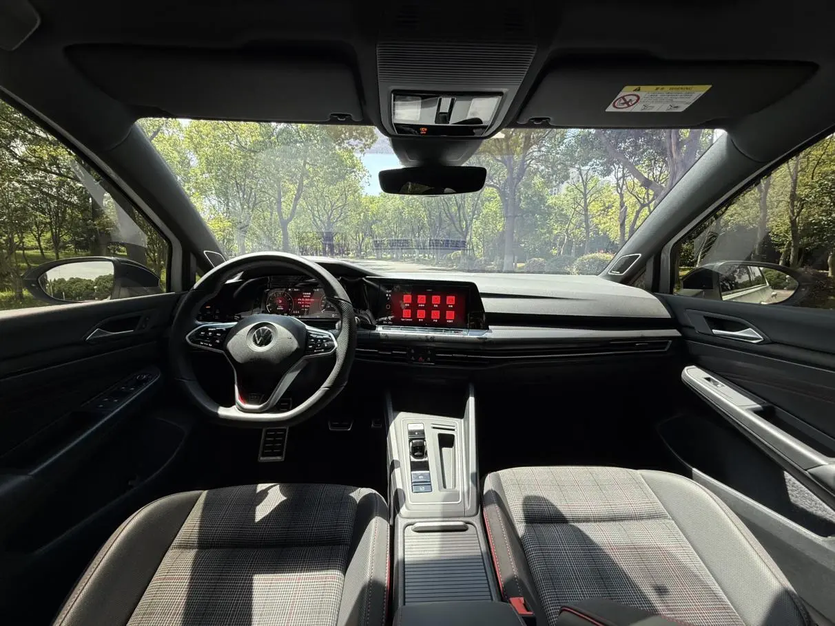 Volkswagen Golf GTI 380TSI DSG GTI