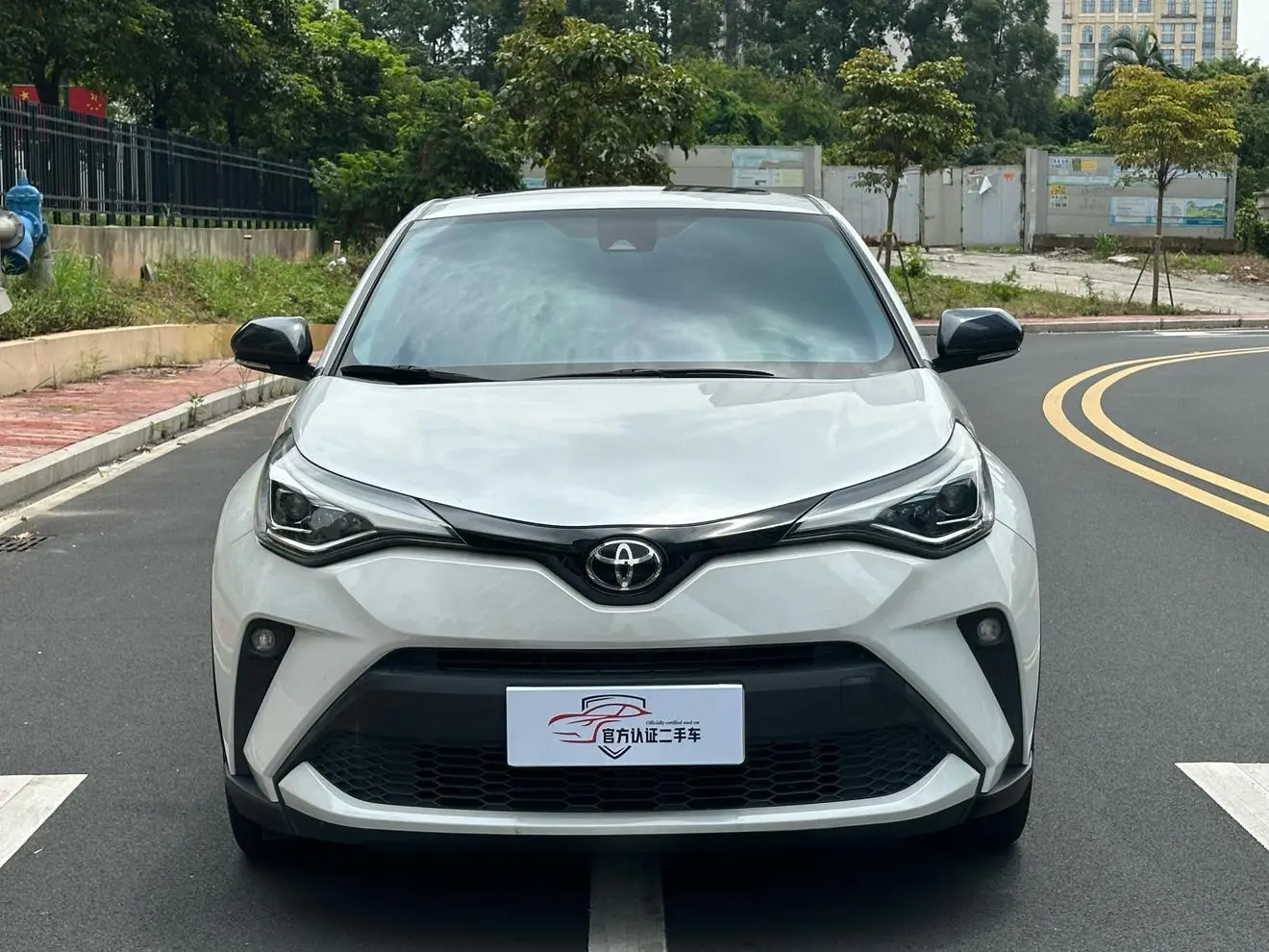 TOYOTA Toyota C-HR 2.0L Deluxe Edition