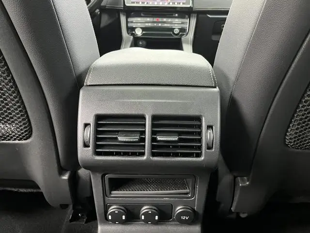 Jaguar Jaguar F-PACE 2.0T two-wheel drive R-Sport sports version